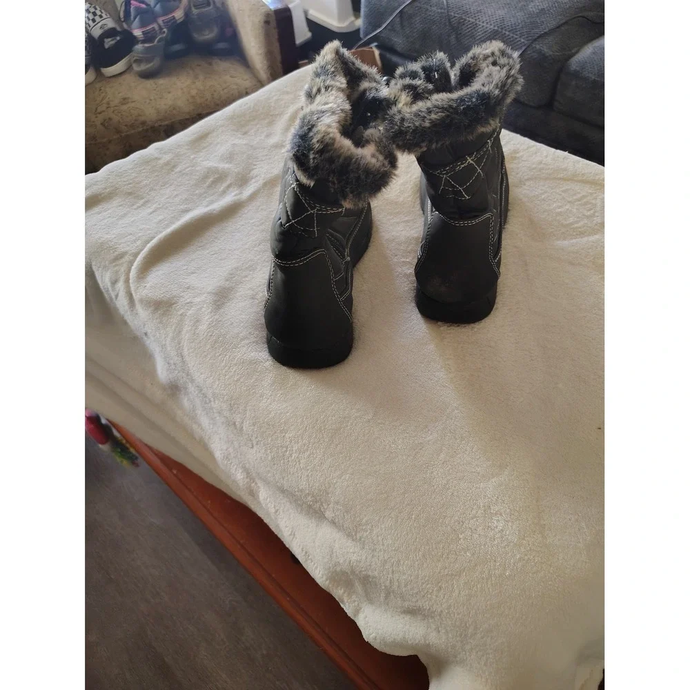 Totes Womens Black Winter Snow Boots Faux Fur Trim Side Zip‎ Size 9